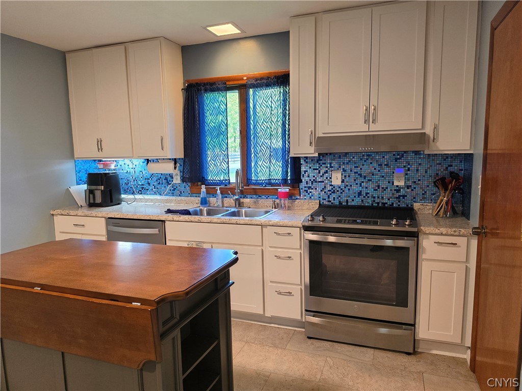147 Gildner Road Central Square, NY 13036 - Photo 10 of 48 Main floor kitchen