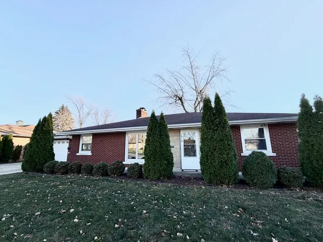 $2,950 | 1616 Mayfield Avenue, Joliet, IL 60435