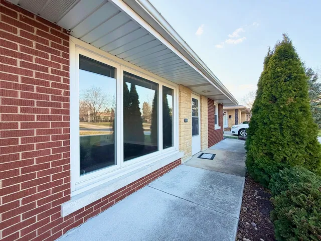 $2,950 | 1616 Mayfield Avenue, Joliet, IL 60435