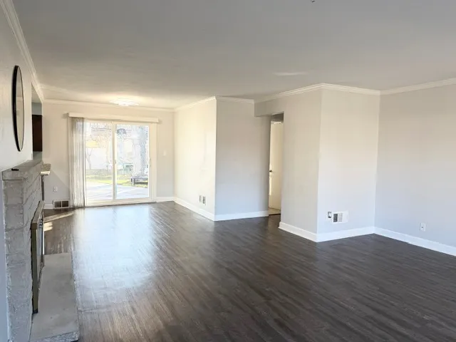 $2,950 | 1616 Mayfield Avenue, Joliet, IL 60435