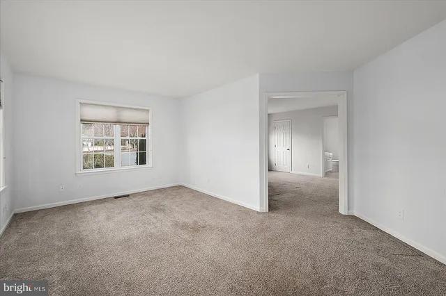 a view of empty room with window