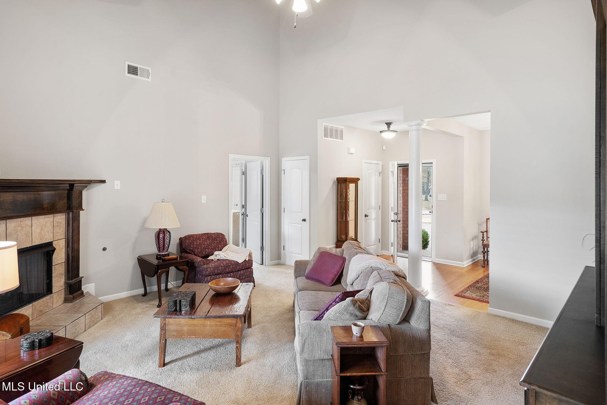 3456 Susie Circle Nesbit, MS 38651 - Photo 11 of 50 Living room!