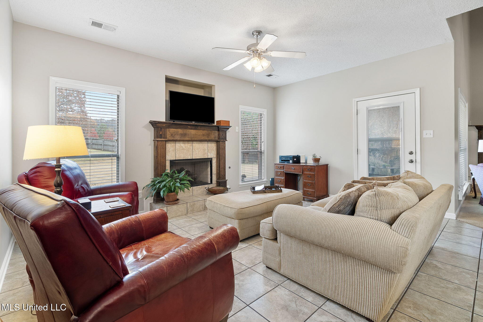 3456 Susie Circle Nesbit, MS 38651 - Photo 13 of 50 Hearth Room!