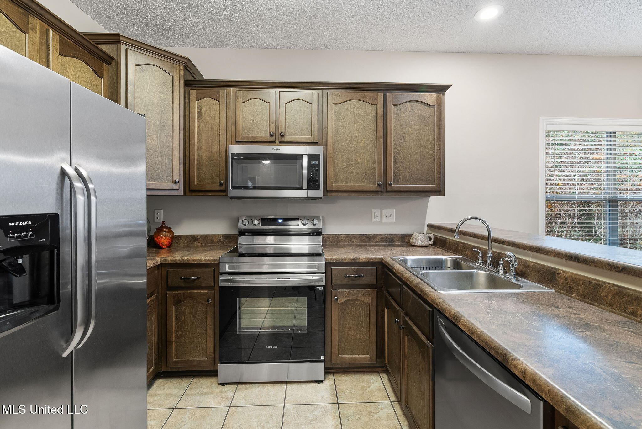 3456 Susie Circle Nesbit, MS 38651 - Photo 16 of 50 Kitchen!