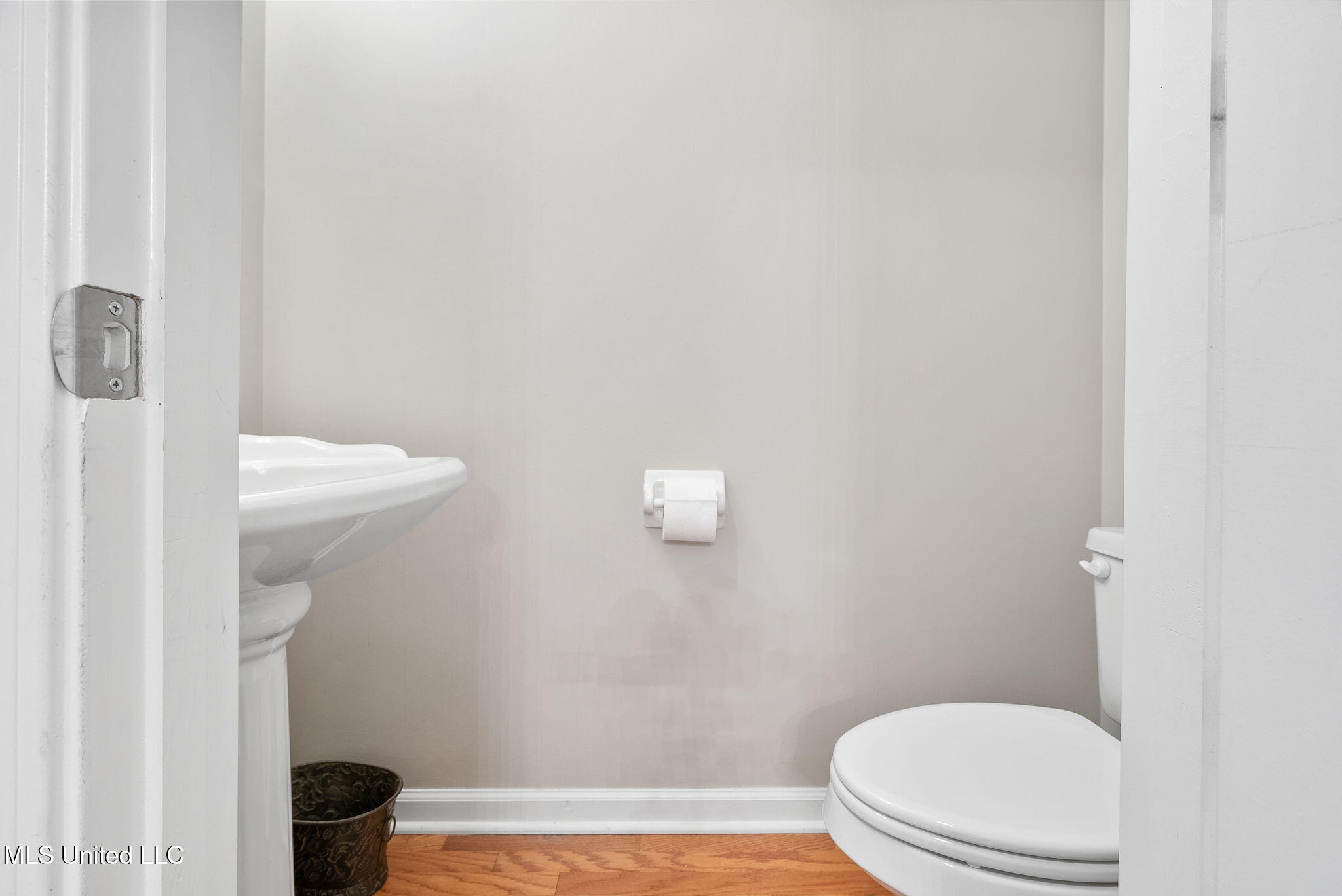 3456 Susie Circle Nesbit, MS 38651 - Photo 26 of 50 Half guest bath!