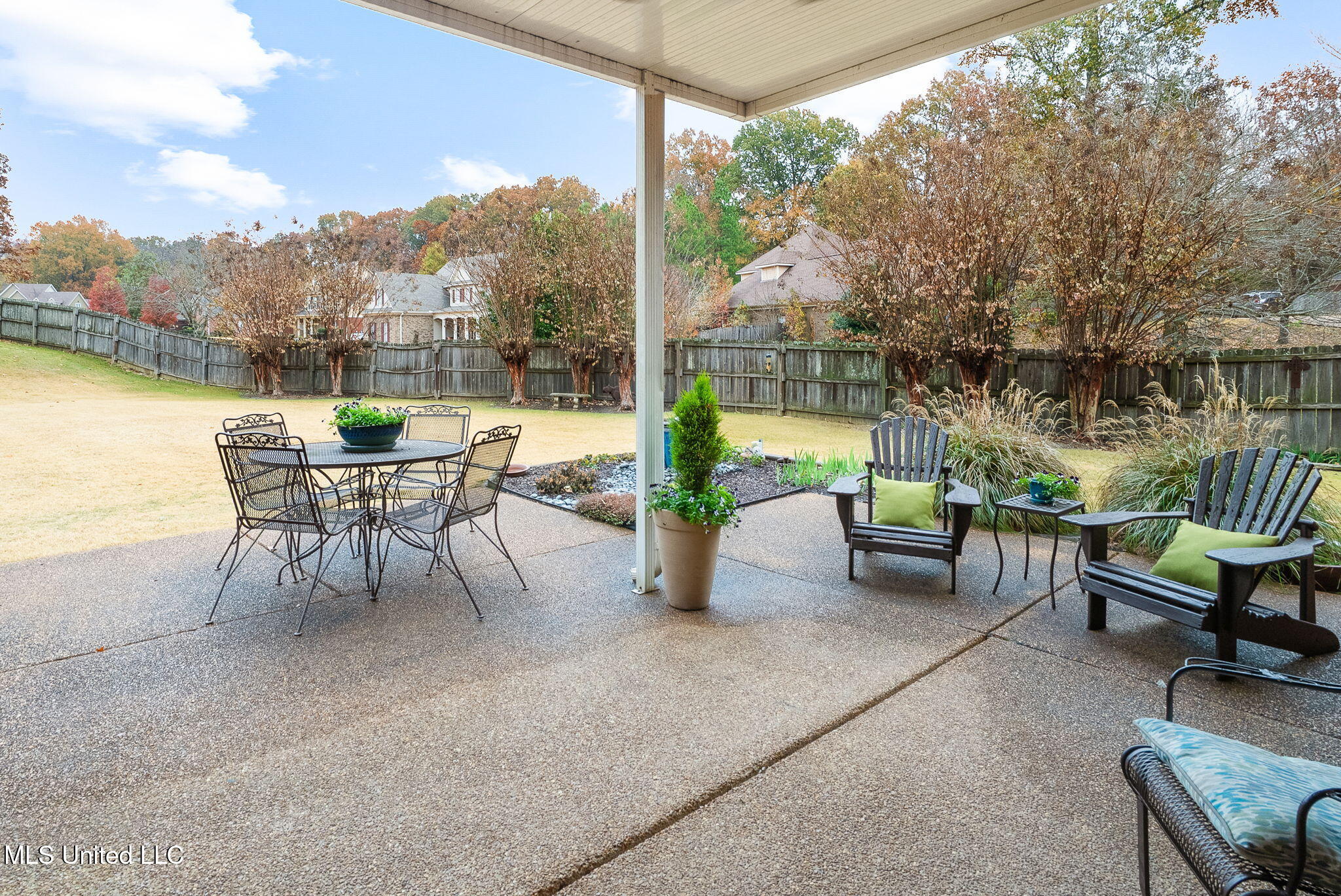 3456 Susie Circle Nesbit, MS 38651 - Photo 35 of 50 Covered back patio!