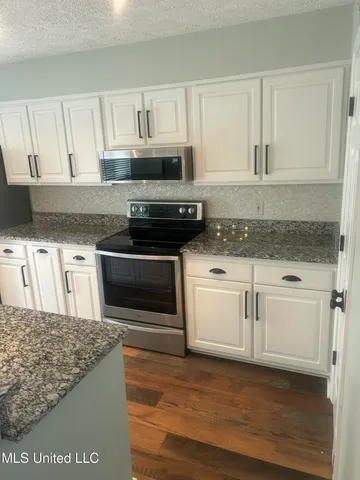 $315,000 | 550 Post Road, Unit 806, Ridgeland, MS 39157