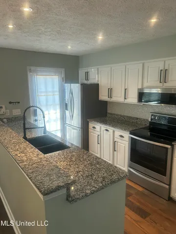 $315,000 | 550 Post Road, Unit 806, Ridgeland, MS 39157