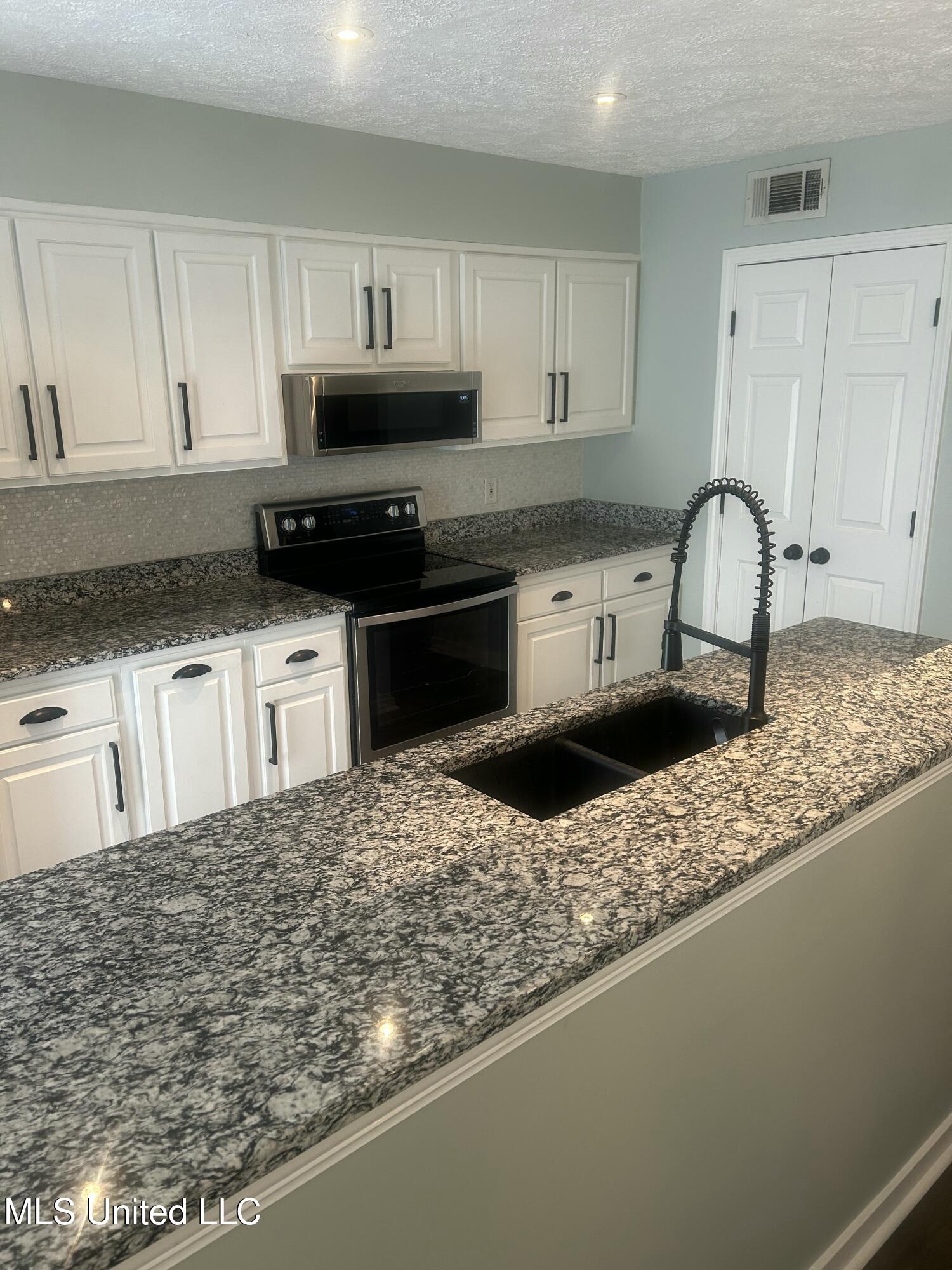 550 Post Road, Unit 806 Ridgeland, MS 39157 - Photo 16 of 39 IMG_5398