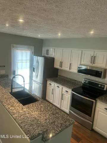 $315,000 | 550 Post Road, Unit 806, Ridgeland, MS 39157