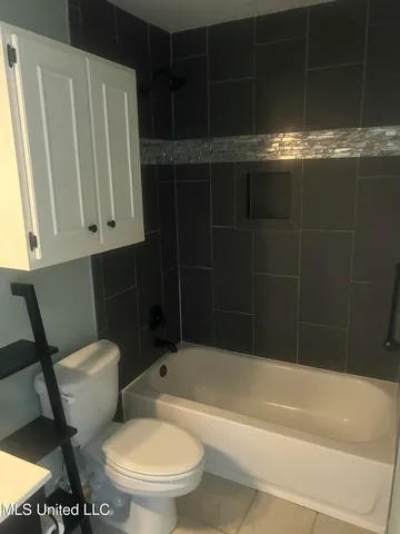 $315,000 | 550 Post Road, Unit 806, Ridgeland, MS 39157