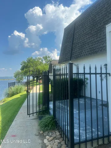 $315,000 | 550 Post Road, Unit 806, Ridgeland, MS 39157