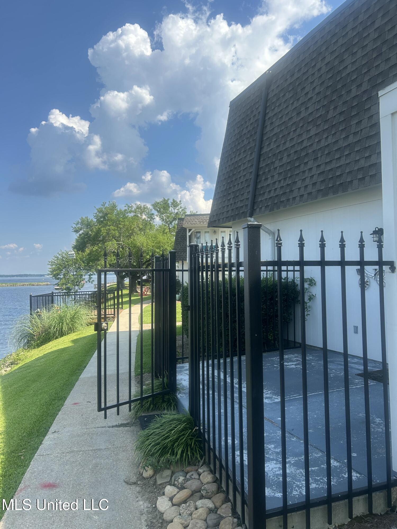 550 Post Road, Unit 806 Ridgeland, MS 39157 - Photo 3 of 39 IMG_5424