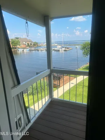 $315,000 | 550 Post Road, Unit 806, Ridgeland, MS 39157