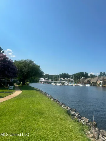 $315,000 | 550 Post Road, Unit 806, Ridgeland, MS 39157