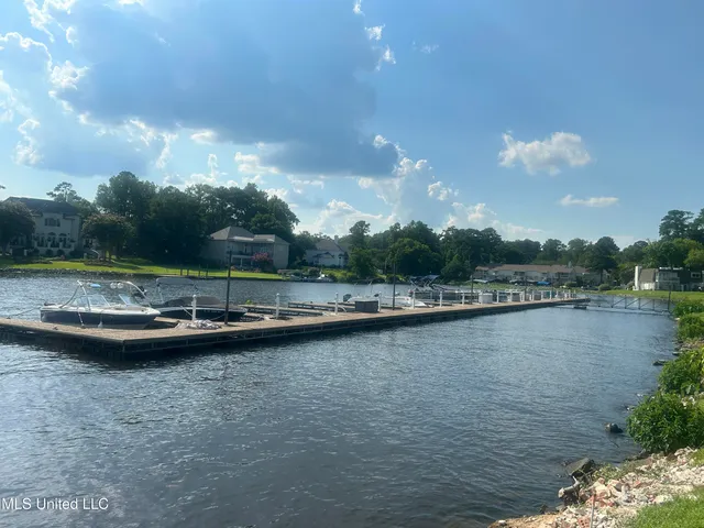 $315,000 | 550 Post Road, Unit 806, Ridgeland, MS 39157