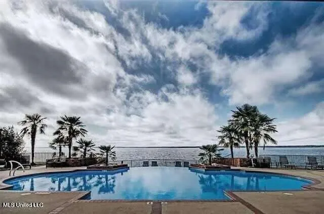 $315,000 | 550 Post Road, Unit 806, Ridgeland, MS 39157