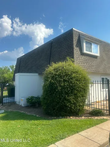 $315,000 | 550 Post Road, Unit 806, Ridgeland, MS 39157