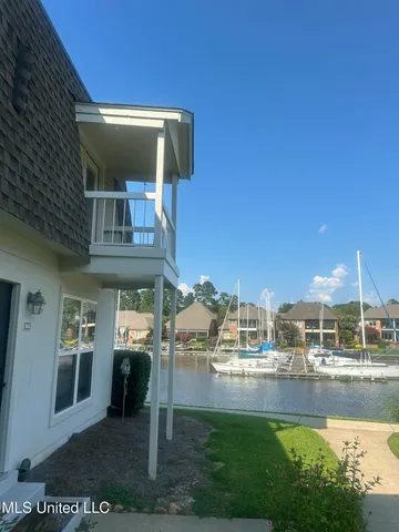 $315,000 | 550 Post Road, Unit 806, Ridgeland, MS 39157