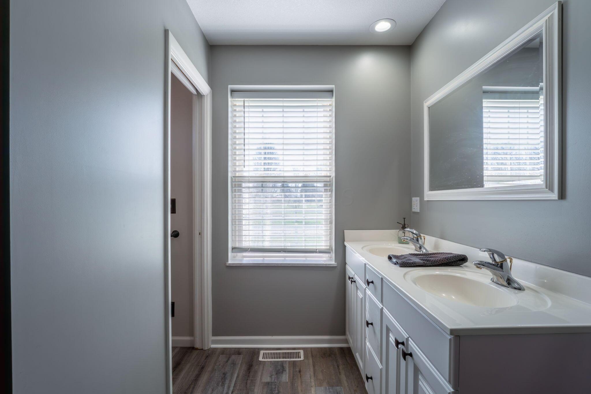 1687 Lake Drive Road Heath, OH 43056 - Photo 20 of 49 primary bathroom
