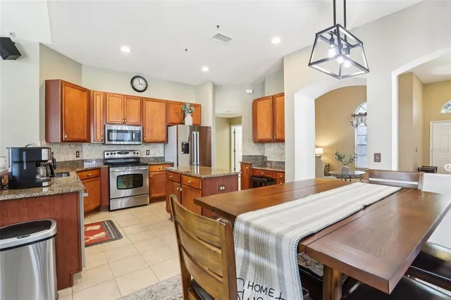 $525,000 | 5119 Whispering Leaf Trail, Valrico, FL 33596