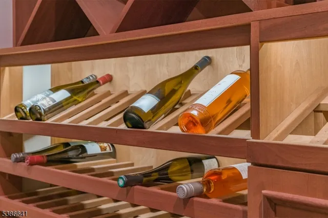 a view of a house with backyard and garden