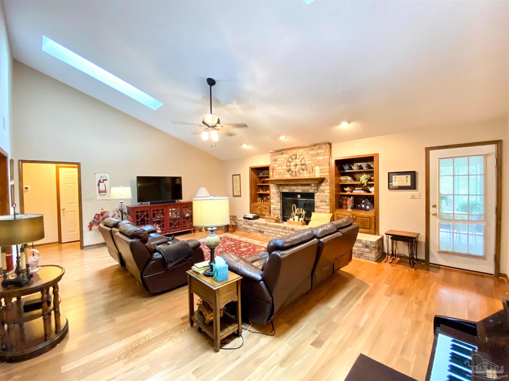 504 Turnberry Road Cantonment, FL 32533 - Photo 4 of 38 Gallery Image 4
