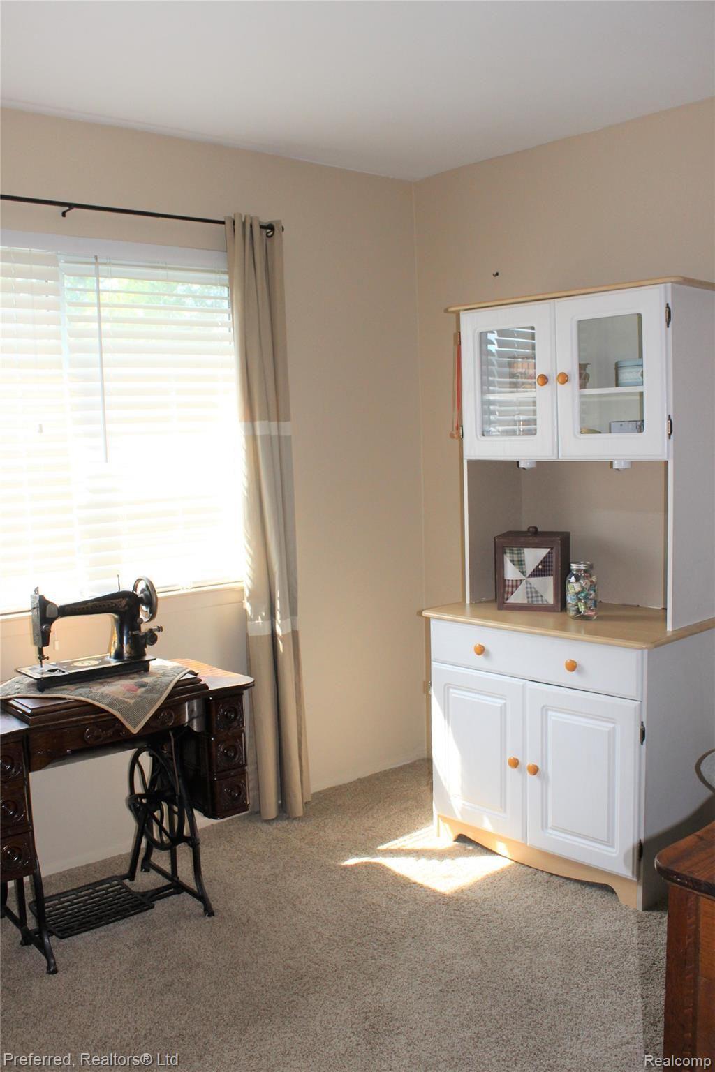 44136 Hanford Road Canton, MI 48187 - Photo 17 of 28 Bedroom 3.jpg
