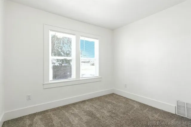 $215,000 | 920 East North Street, Eldon, MO 65026