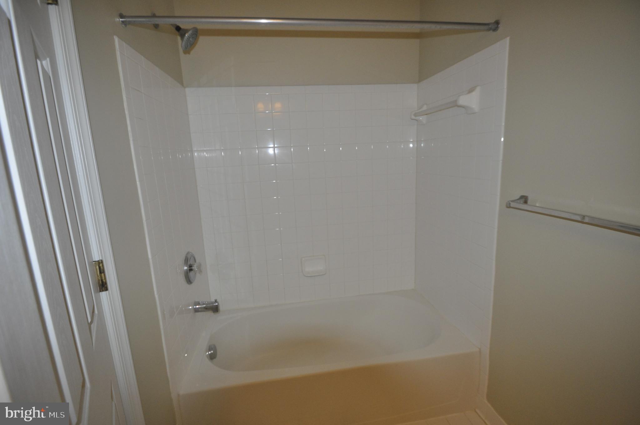 23049 Birch Mead Road Clarksburg, MD 20871 - Photo 16 of 26 Hall Full bathroom