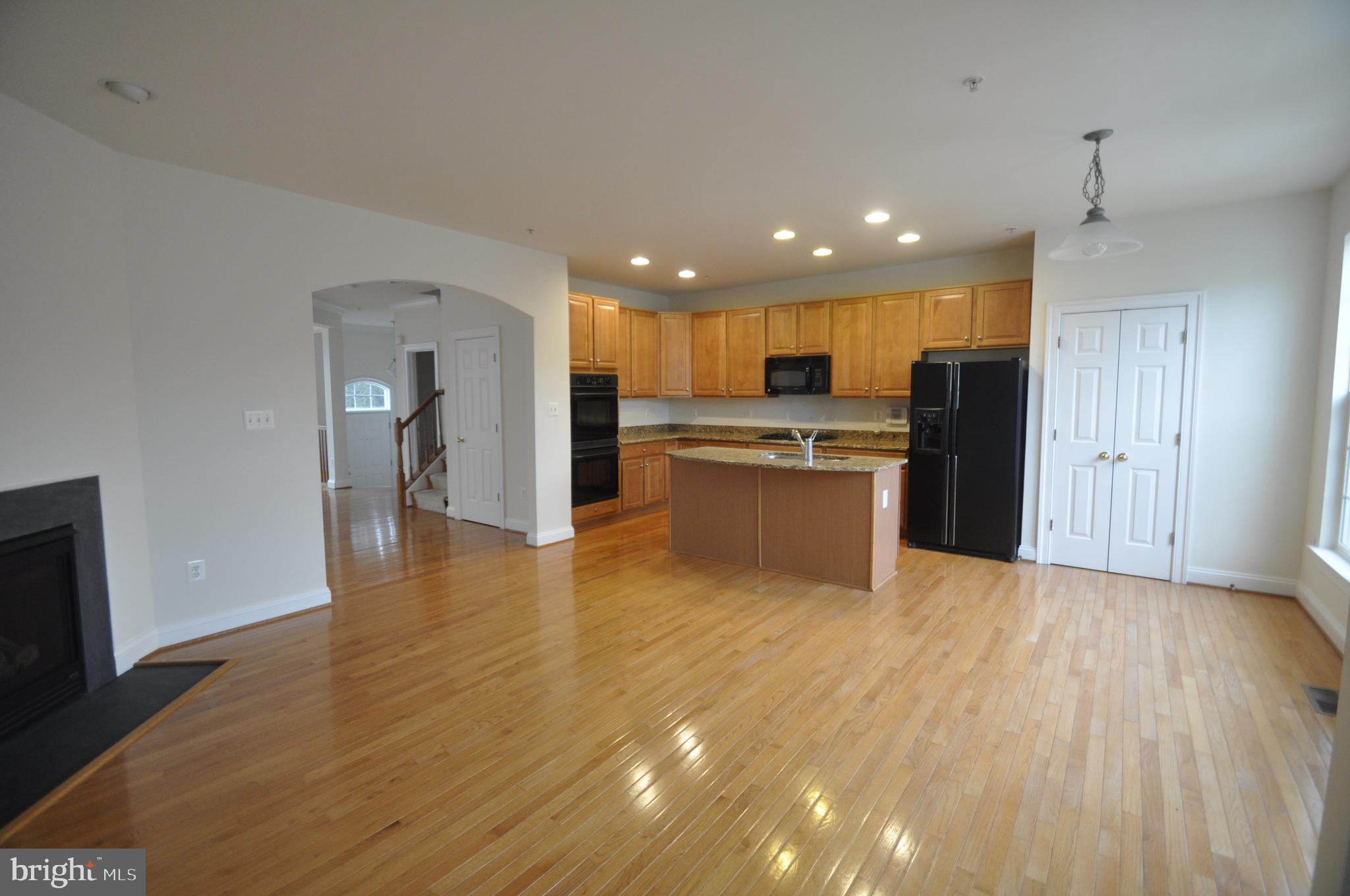 23049 Birch Mead Road Clarksburg, MD 20871 - Photo 4 of 26 Kitchen / Breakfast nook