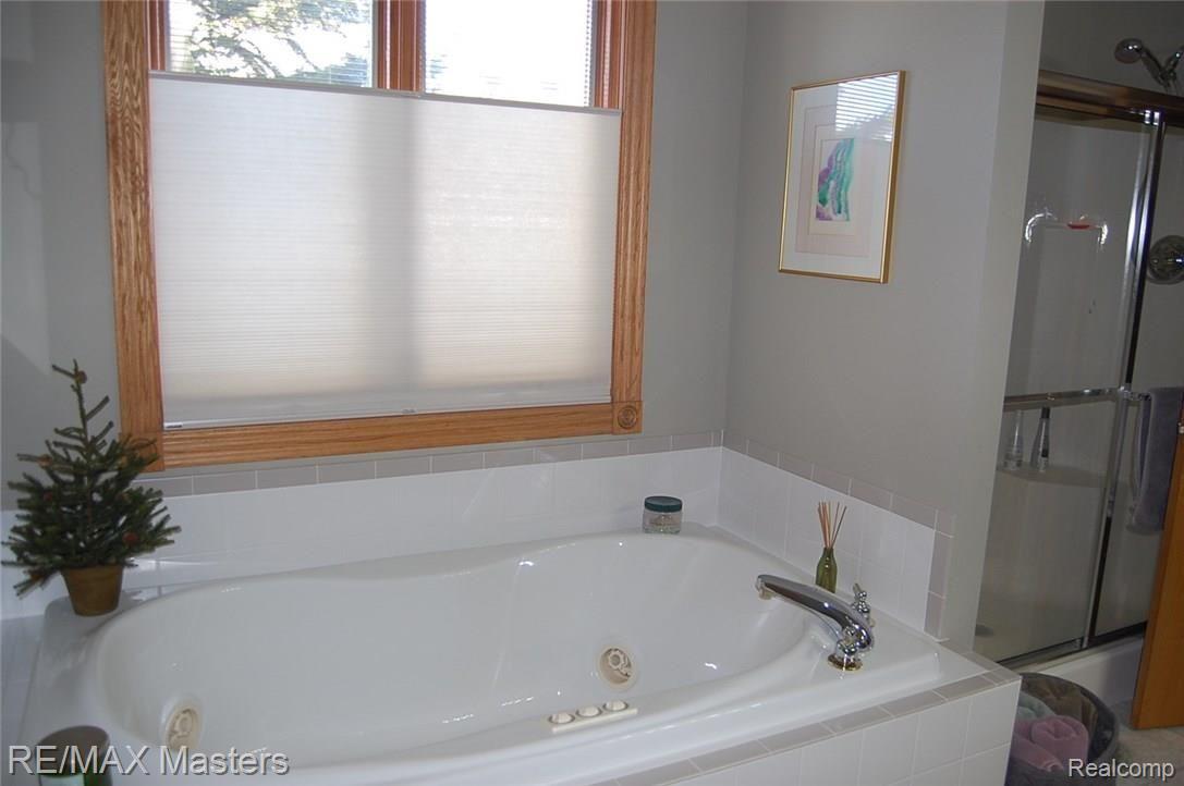 4215 Brest Road Newport, MI 48166 - Photo 15 of 33 First Floor Master Suite Jetted Tube and Separate Shower