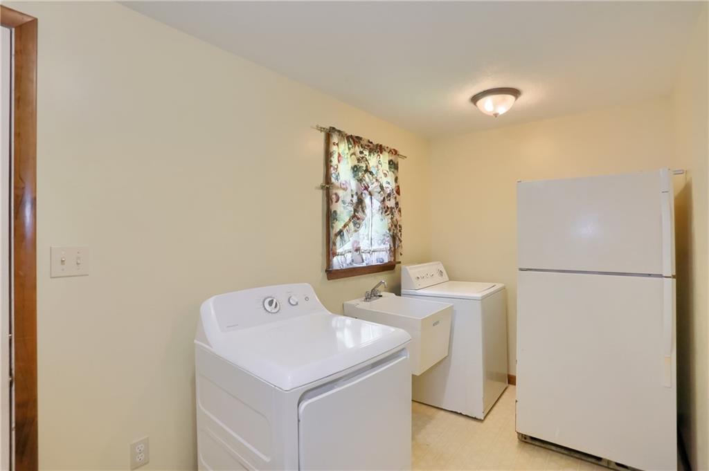 1550 Glenn Way McKees Rocks, PA 15136 - Photo 21 of 30
