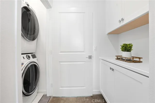 a view of an house with balcony and garden