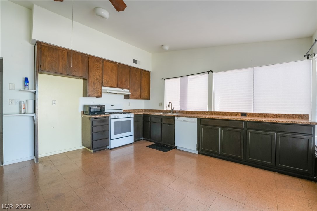 2102 East Russell Road Las Vegas, NV 89119 - Photo 10 of 35