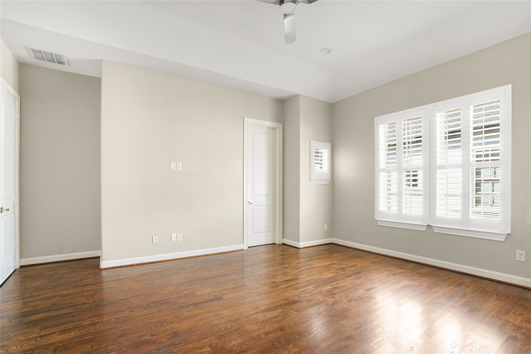 2843 Rusk Street Houston, TX 77003 - Photo 18 of 32 primary bedroom on 3rd floor