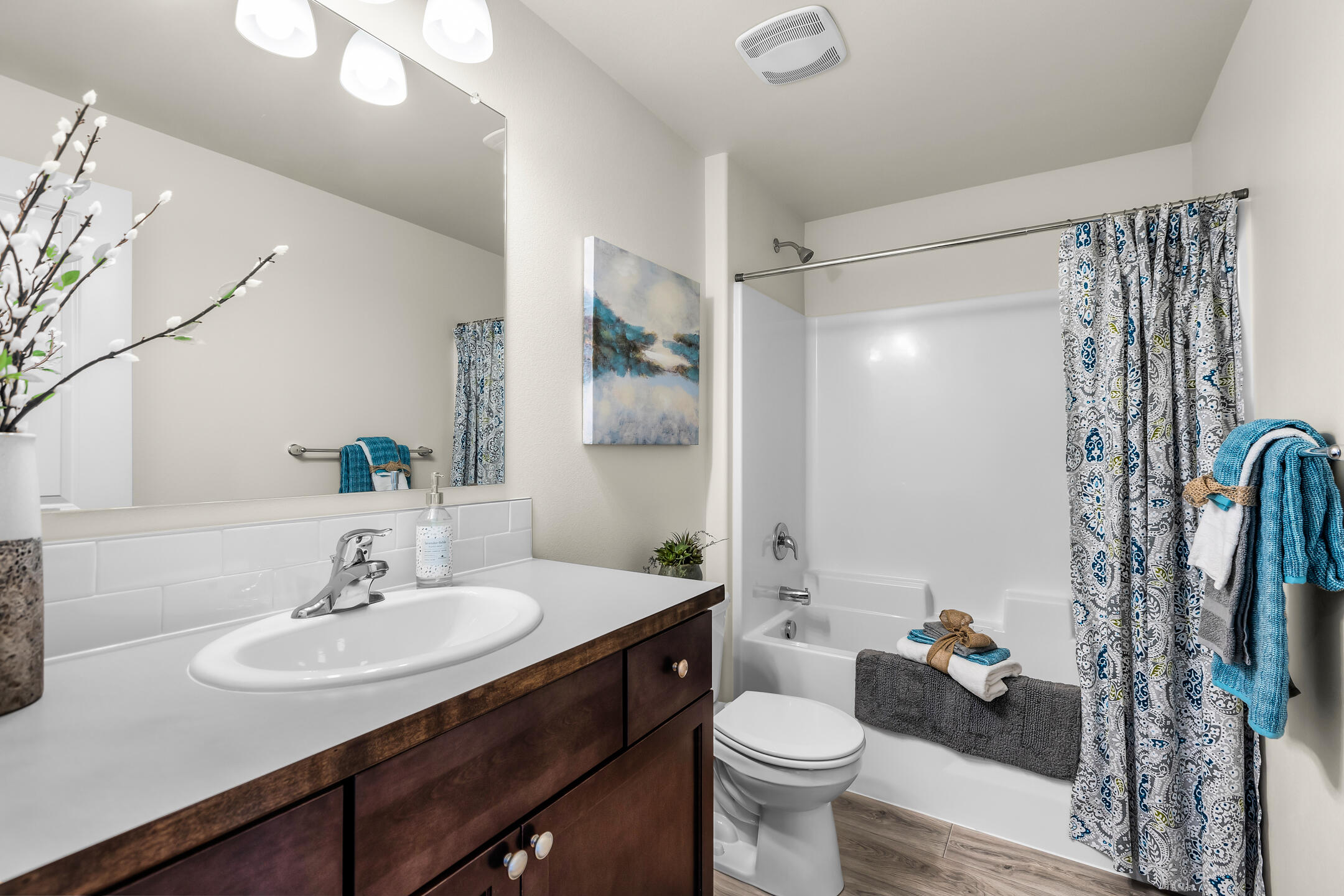 1131 Rutherford Drive, Unit 22 Medford, OR 97504 - Photo 13 of 16 Talent - Bathroom