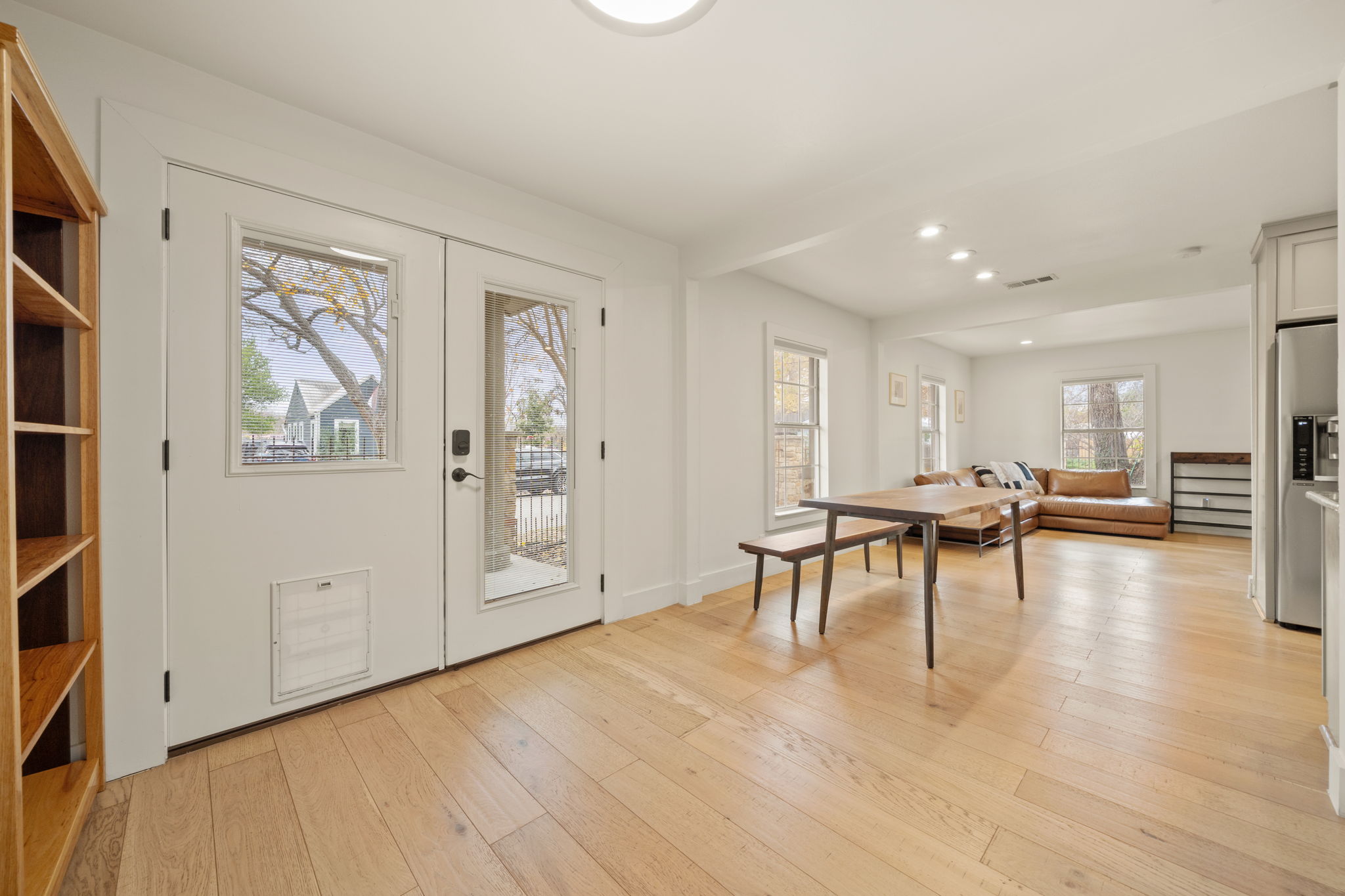 912 Mansell Avenue Austin, TX 78702 - Photo 11 of 37 Entrance foyer featuring light wood-type flooring and recessed lighting