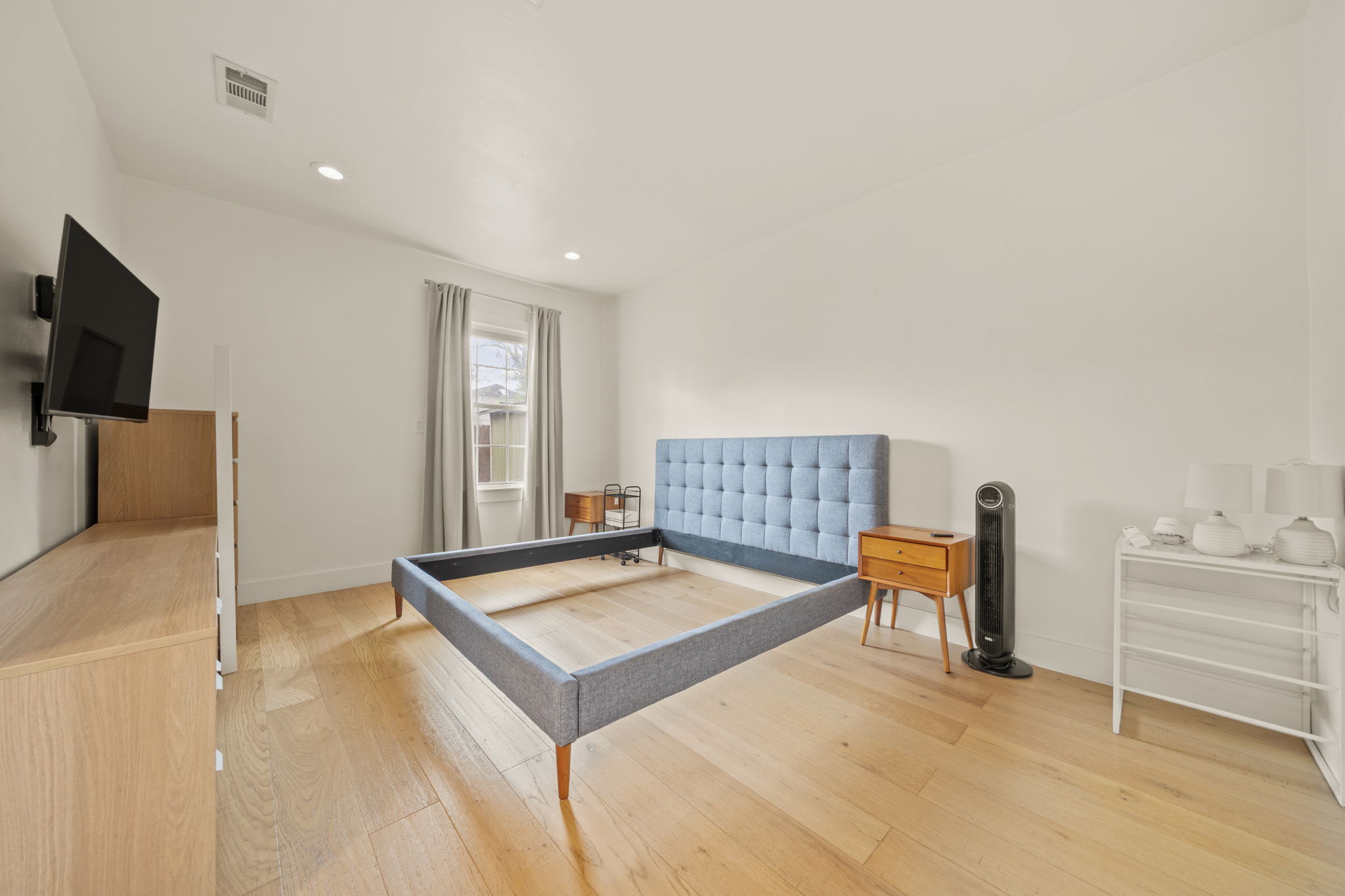 912 Mansell Avenue Austin, TX 78702 - Photo 19 of 37 Bedroom with light wood finished floors and recessed lighting