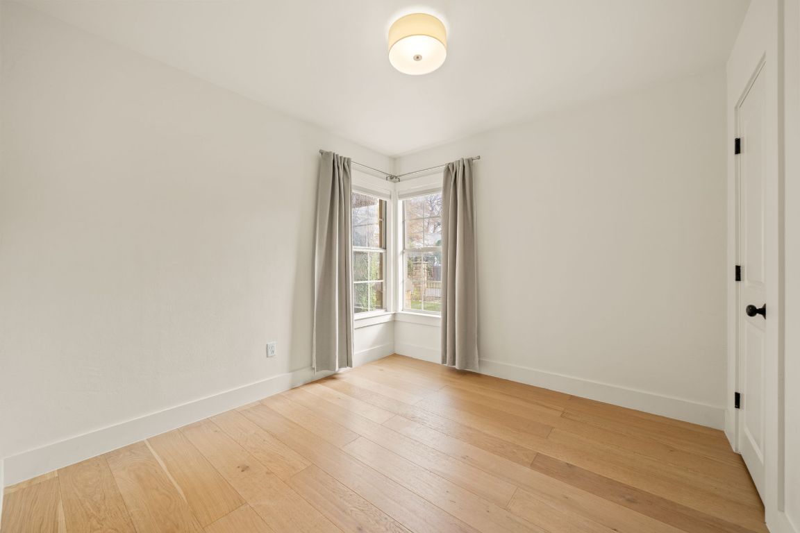 912 Mansell Avenue Austin, TX 78702 - Photo 29 of 37 a view of an empty room with a window