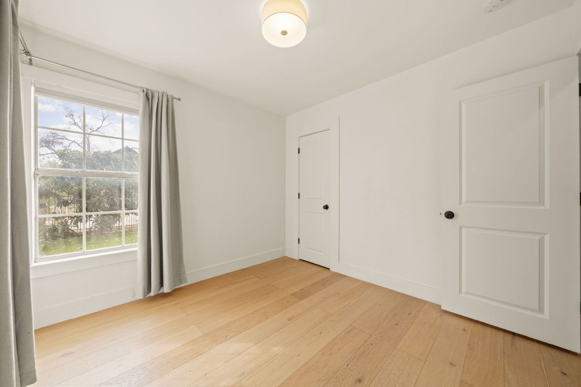 912 Mansell Avenue Austin, TX 78702 - Photo 30 of 37 a view of an empty room with a window