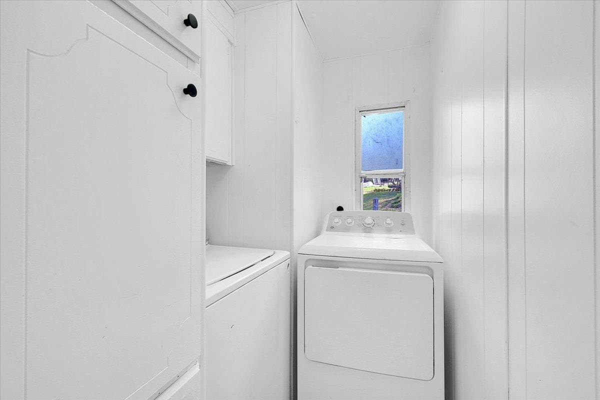 23003 Pleasant Valley Road North San Juan, CA 95960 - Photo 12 of 47 a utility room with dryer and washer