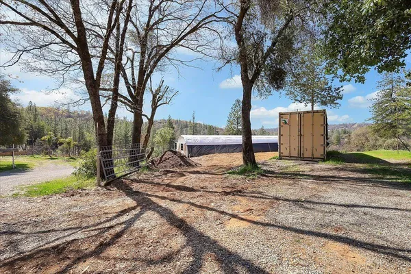 a view of a house with backyard and entertaining space
