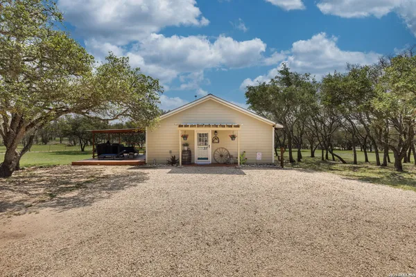 $425,000 | 222 Spanish Oak Trail, Harper, TX 78631