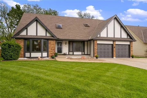 $570,000 | 11721 Hemlock Street, Overland Park, KS 66210
