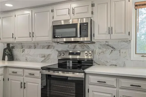 $570,000 | 11721 Hemlock Street, Overland Park, KS 66210