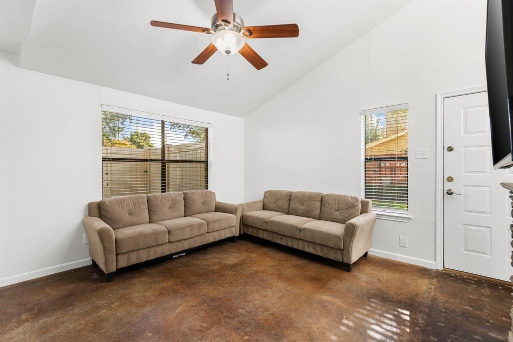 2240 Tarpley Road, Unit 484 Carrollton, TX 75006 - Photo 6 of 20 a living room with furniture and a window