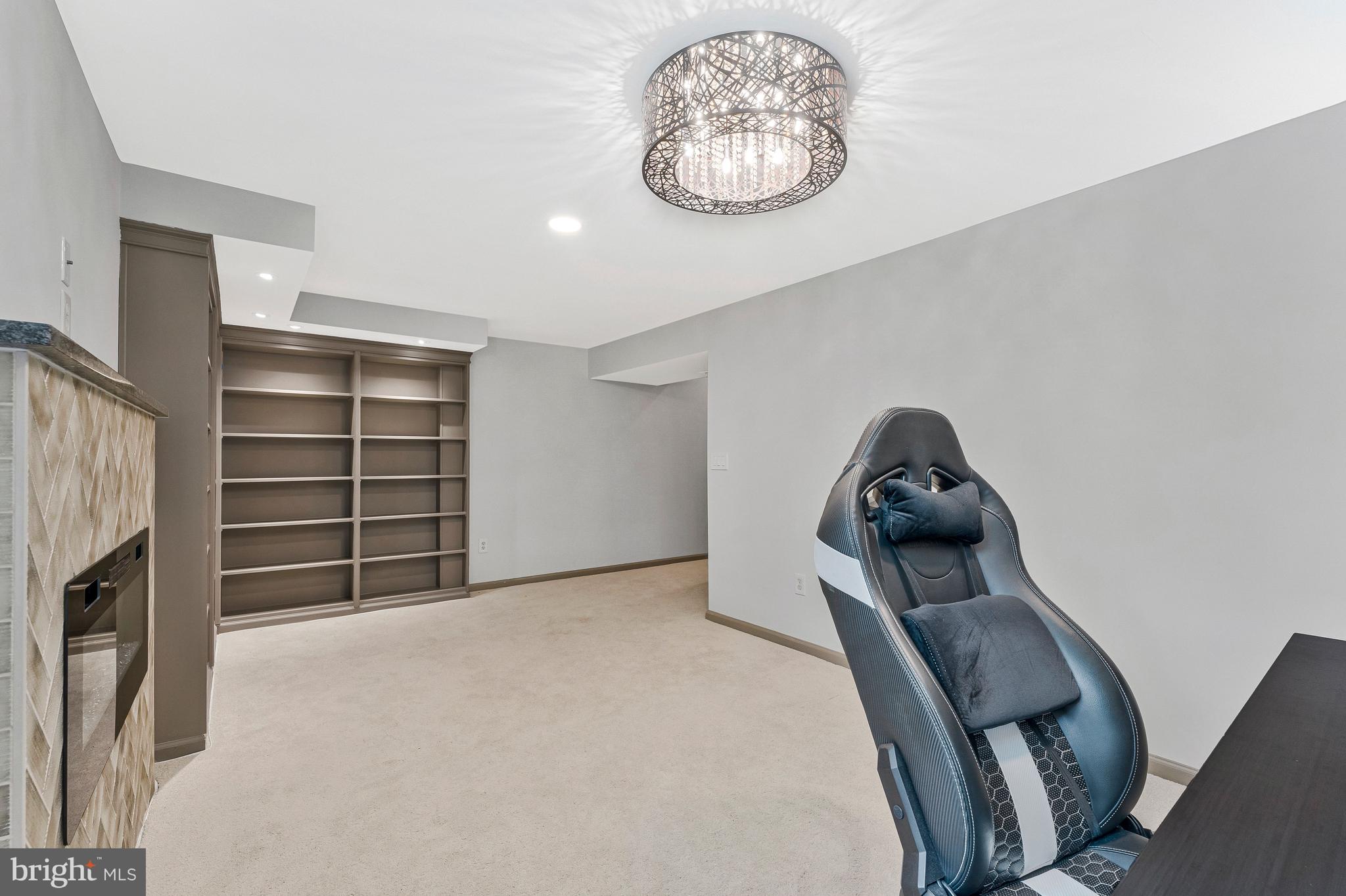 11852 St Trinians Court Reston, VA 20191 - Photo 15 of 48 Family room