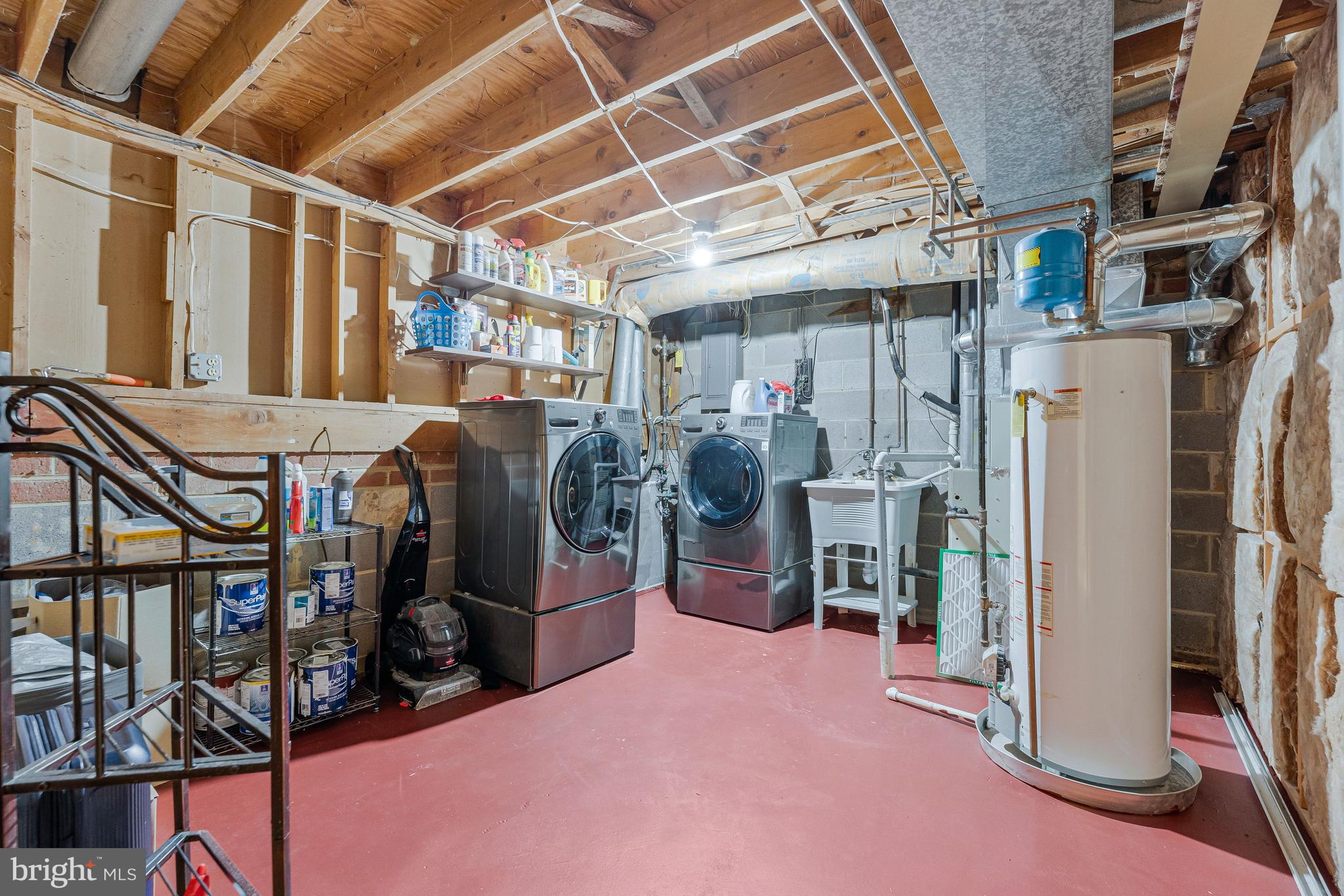 11852 St Trinians Court Reston, VA 20191 - Photo 17 of 48 Laundry / utility room
