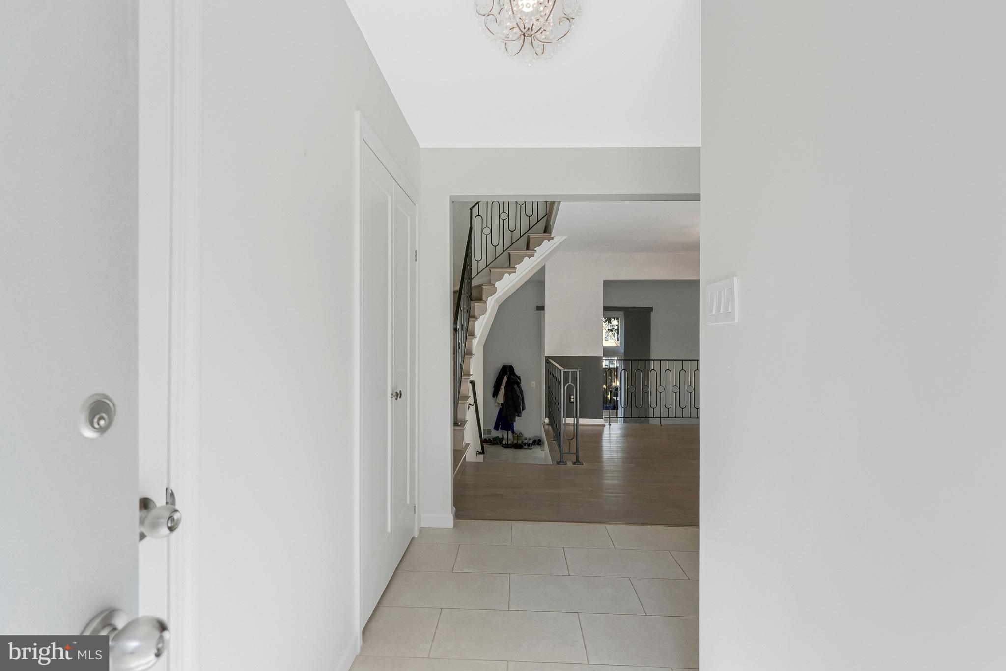 11852 St Trinians Court Reston, VA 20191 - Photo 2 of 48 Entry